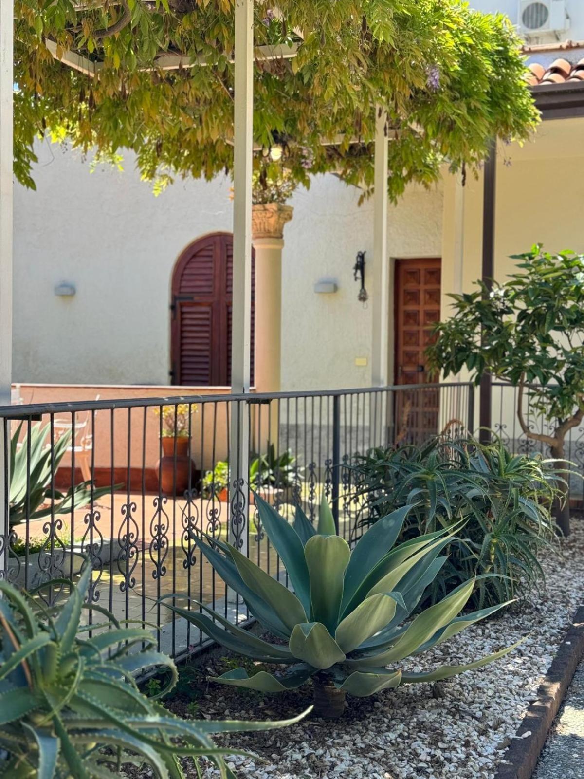 Casa Vacanze Villa Angelina Giardini-Naxos Buitenkant foto